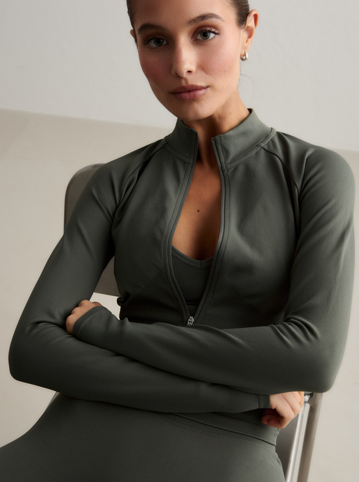 Shape Seamless Zip Jacket in Ivy