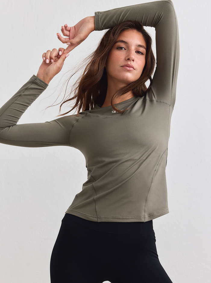 Soft Basic Long Sleeve in Ivy