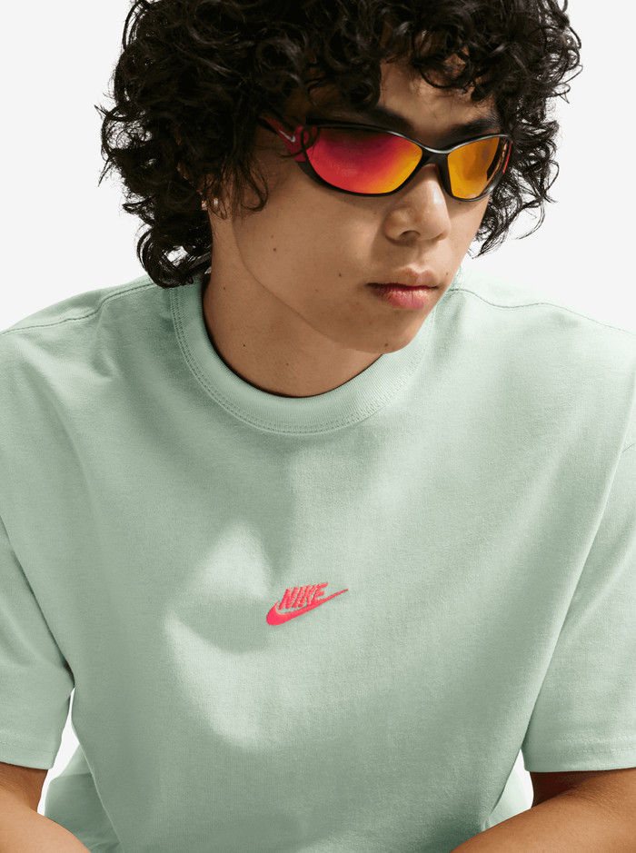 Sportswear Premium Essentials Tee